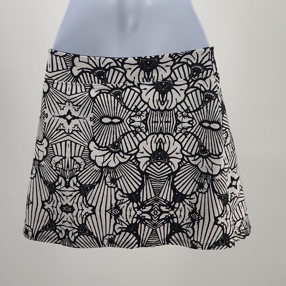 Tranquility ladies skorts black white abstract Size Small pickleball performance - Picture 2 of 6